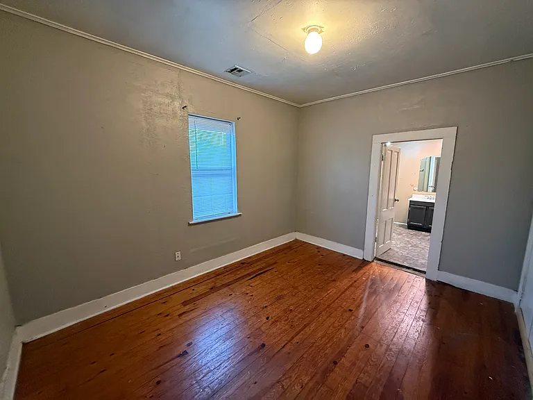 1138 E Jones Ave — Photo 6