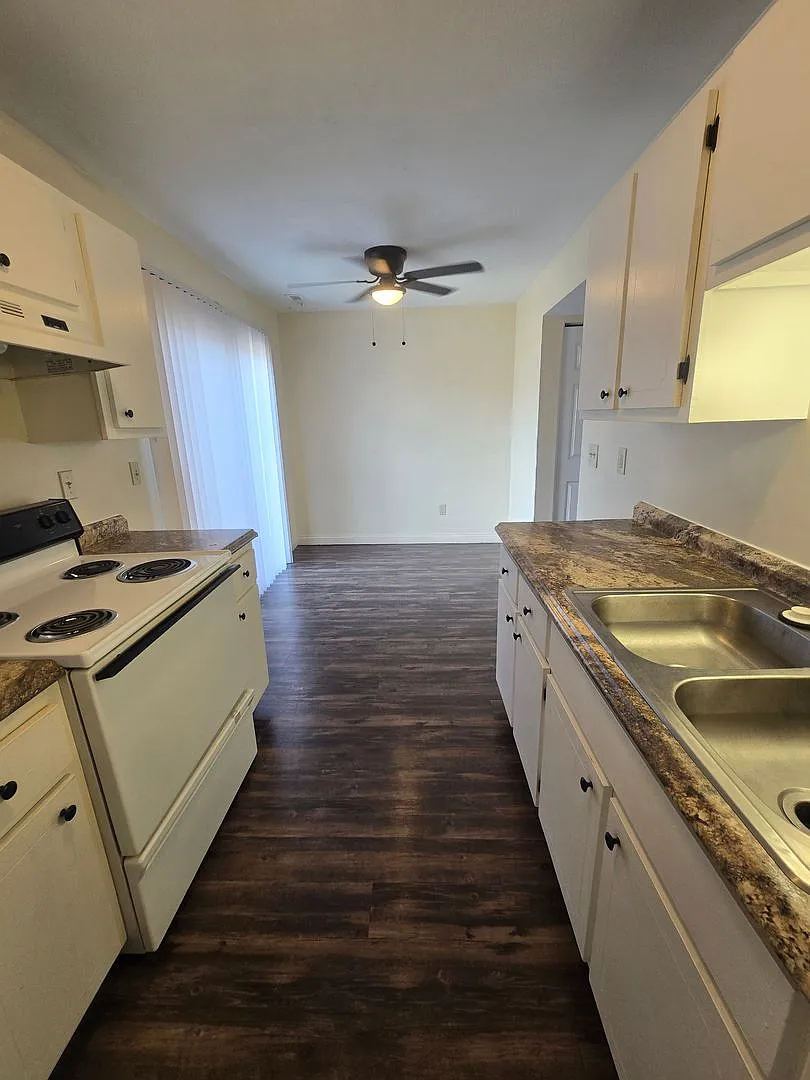3231 Town and Country Apartments — Photo 4