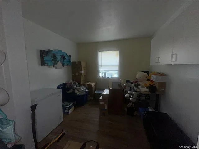 90 Coles St — Photo 6