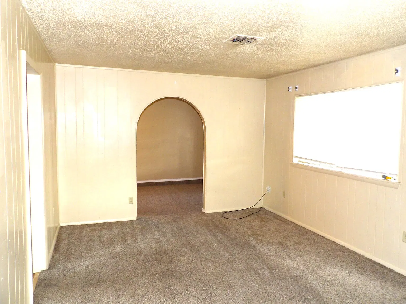 3 bed, 1100 sqft, $825 — Photo 3
