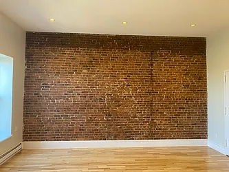 Rented by R New York