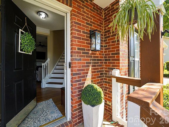 5th image of 104 Oak Grove Ct