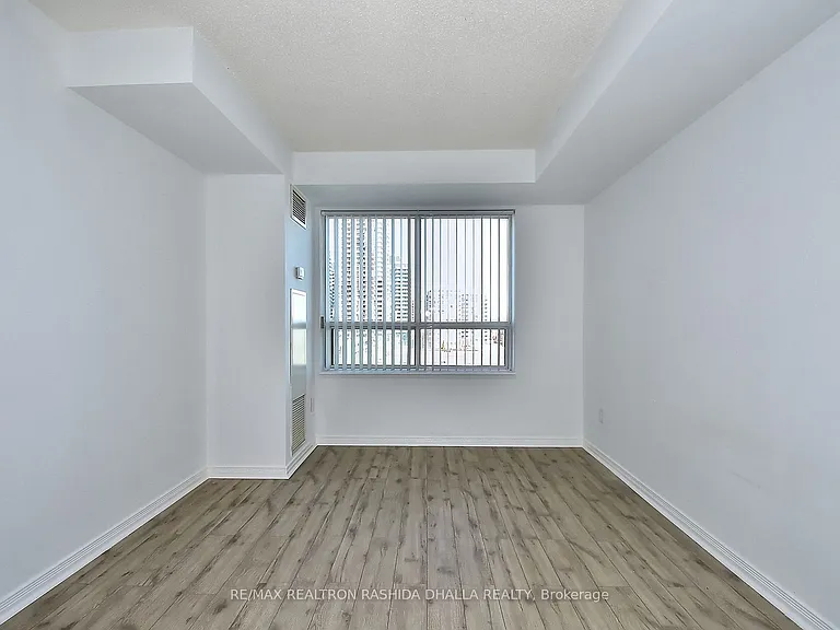 39 Oneida Cres #610 — Photo 22