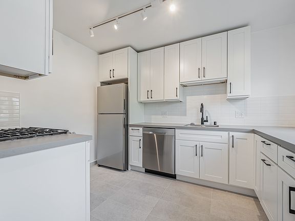4th image of 640 Santa Clara Ave APT 6
