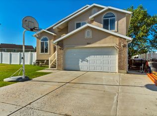 751 W 910 N, Clinton, UT 84015