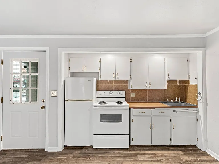 9300 E Sprague Ave — Photo 32