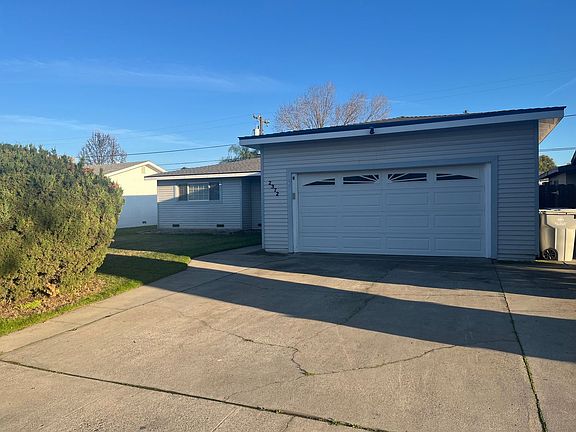 2nd image of 2372 Eucalyptus St