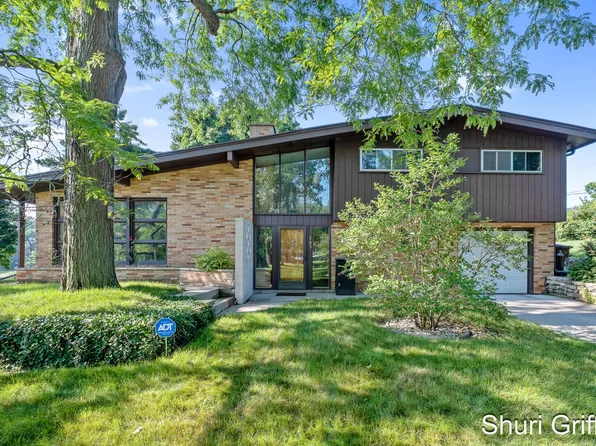 705 Forest St, Ionia, MI 48846