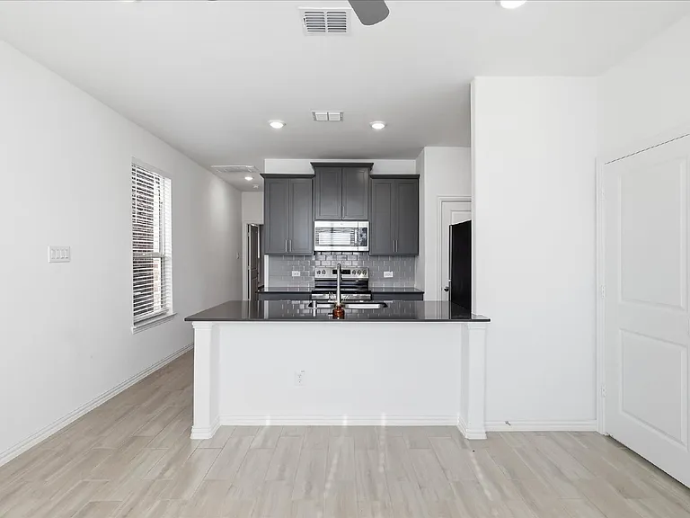 8316 Catalpa Ln — Photo 11