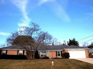 7759 N Rockledge Ave, Glendale, WI 53209