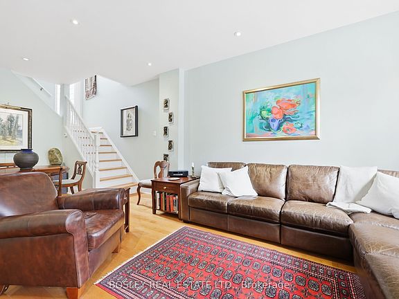 5th image of 438 Wellesley St E