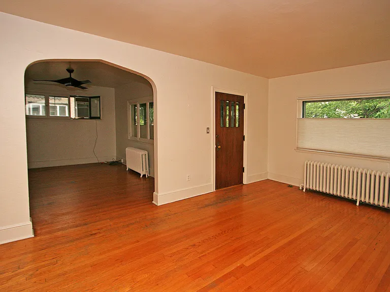 949 Monroe St — Photo 2