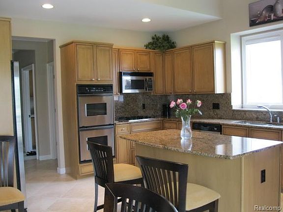 4th image of 57552 Apple Creek Dr
