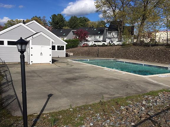3rd image of 25 Meadow Pond Dr APT G