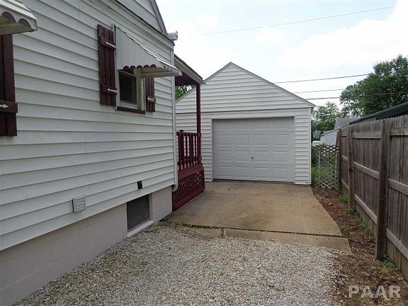 3rd image of 3315 N Leroy Ave