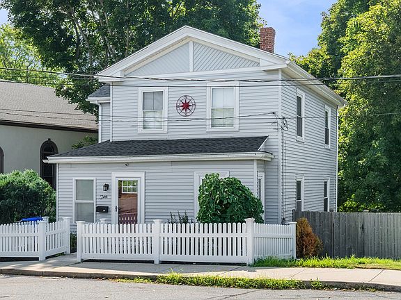 3rd image of 10 Lafayette Rd