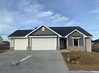 214 Augusta Dr, Treynor, IA 51575