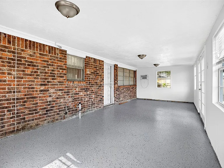 11239 Carvel Ln — Photo 36