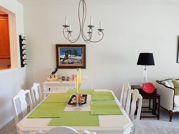 Dining Room w/Bar