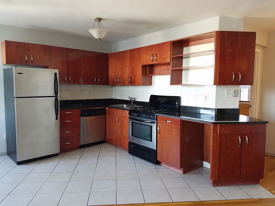 1st image of 3012 32nd St
