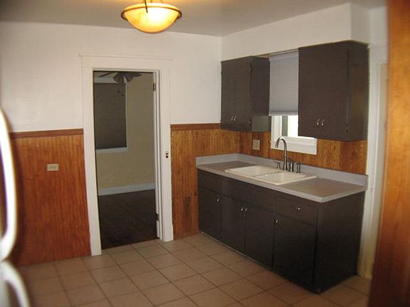 5th image of 531 Brown Ave