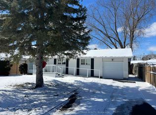 16 Sycamore Dr, Ottawa, ON K2H6R6