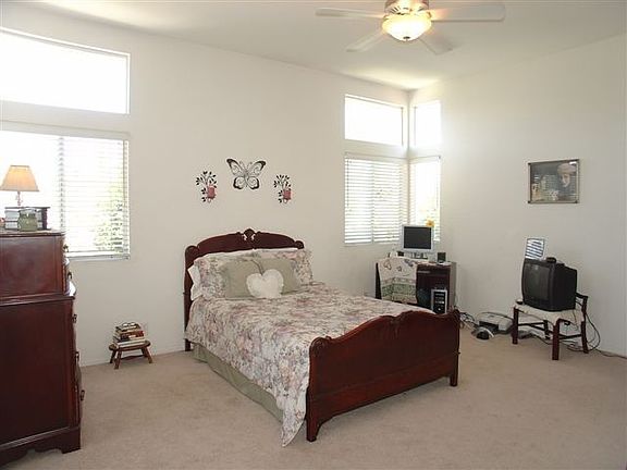 4th image of 1748 Deavers Dr