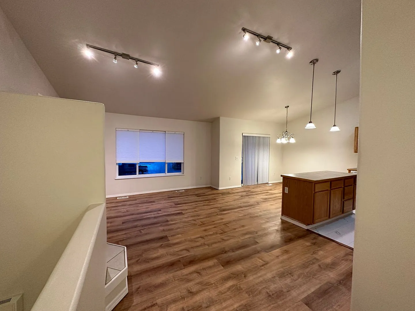 3 bedroom 2 bathroom 2 car garage in Eagle River! — Photo 2