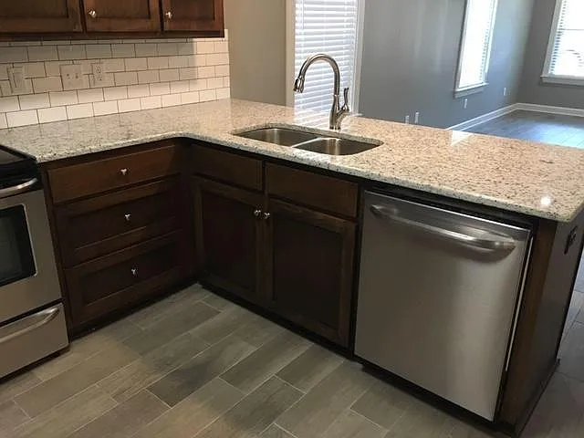 21 Cottage Cv — Photo 5
