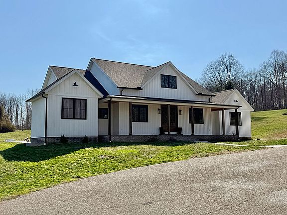 3rd image of 92 Spring St