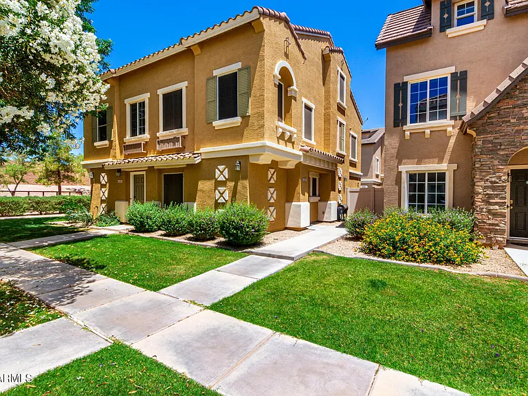 4302 E Jasper Dr — Photo 2