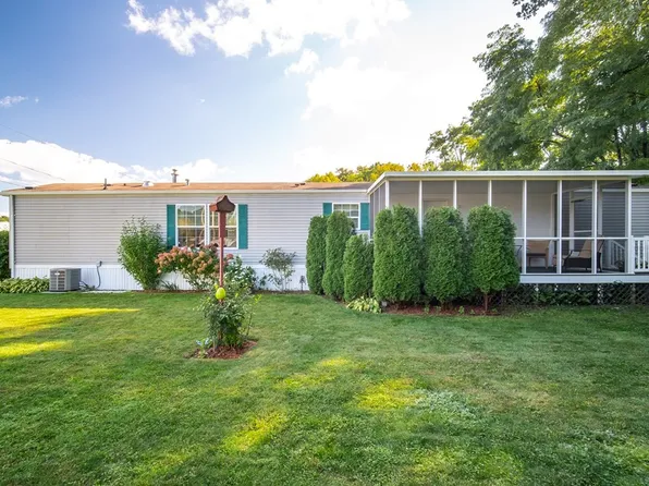 80 Celebration Cir, Chicopee, MA 01020