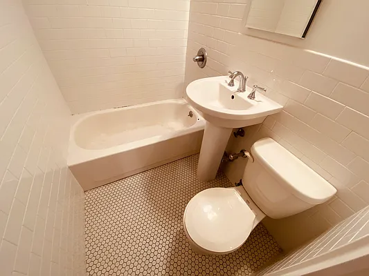 Rented by Metropolis Real Estate of Manhattan | media 7