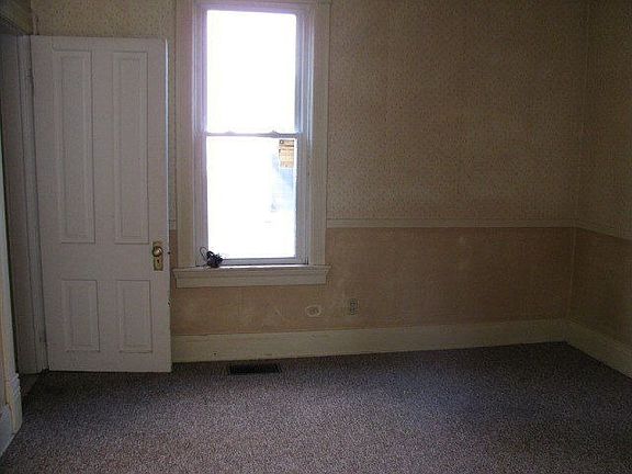 5th image of 212 N Washington St