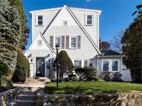 81 Gentian Ave, Providence, RI 02908