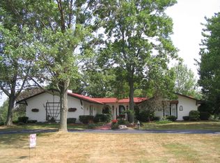 84 Fox Chapel Dr, Orchard Park, NY 14127