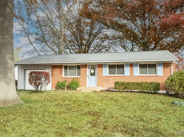 2009 Gladiator Dr, Fenton, MO 63026