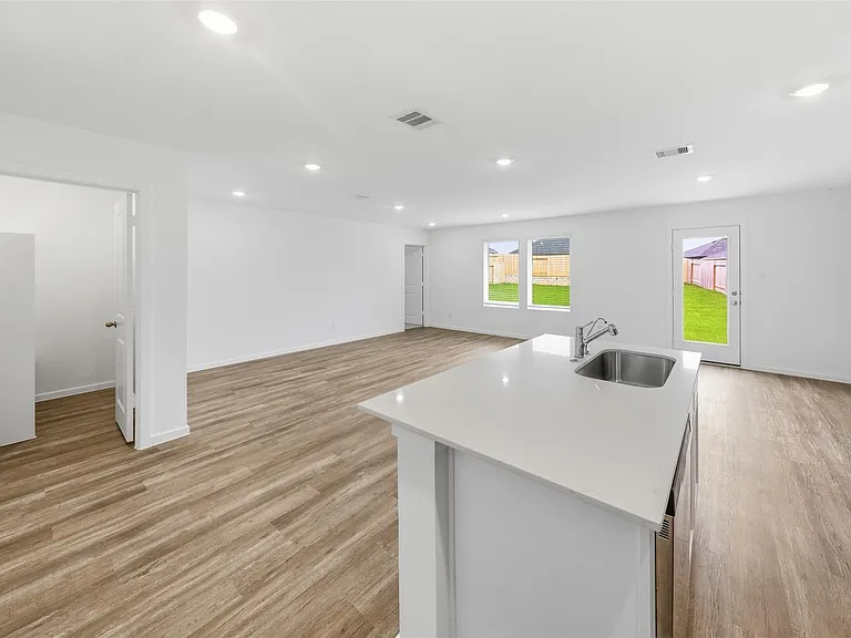 40810 Hawthorne Glades St — Photo 11