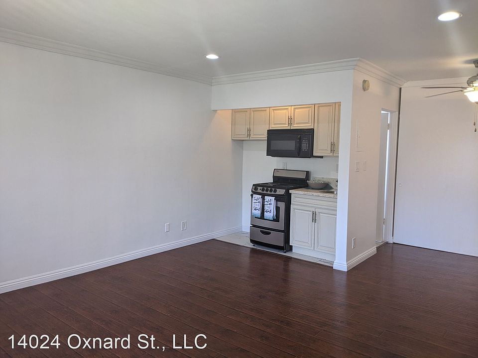 1st image of 14024 Oxnard St #32