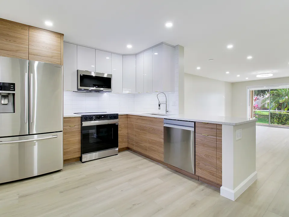 300 NE 26th Ave #112