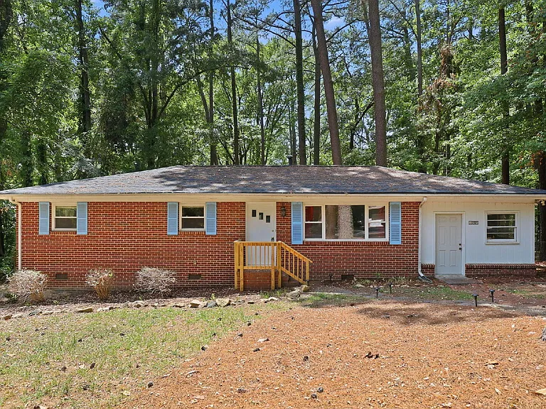 139 Windsor Cir — Photo 5