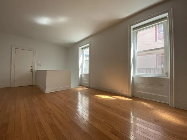 2020 Green St APT 3, Philadelphia, PA 19130