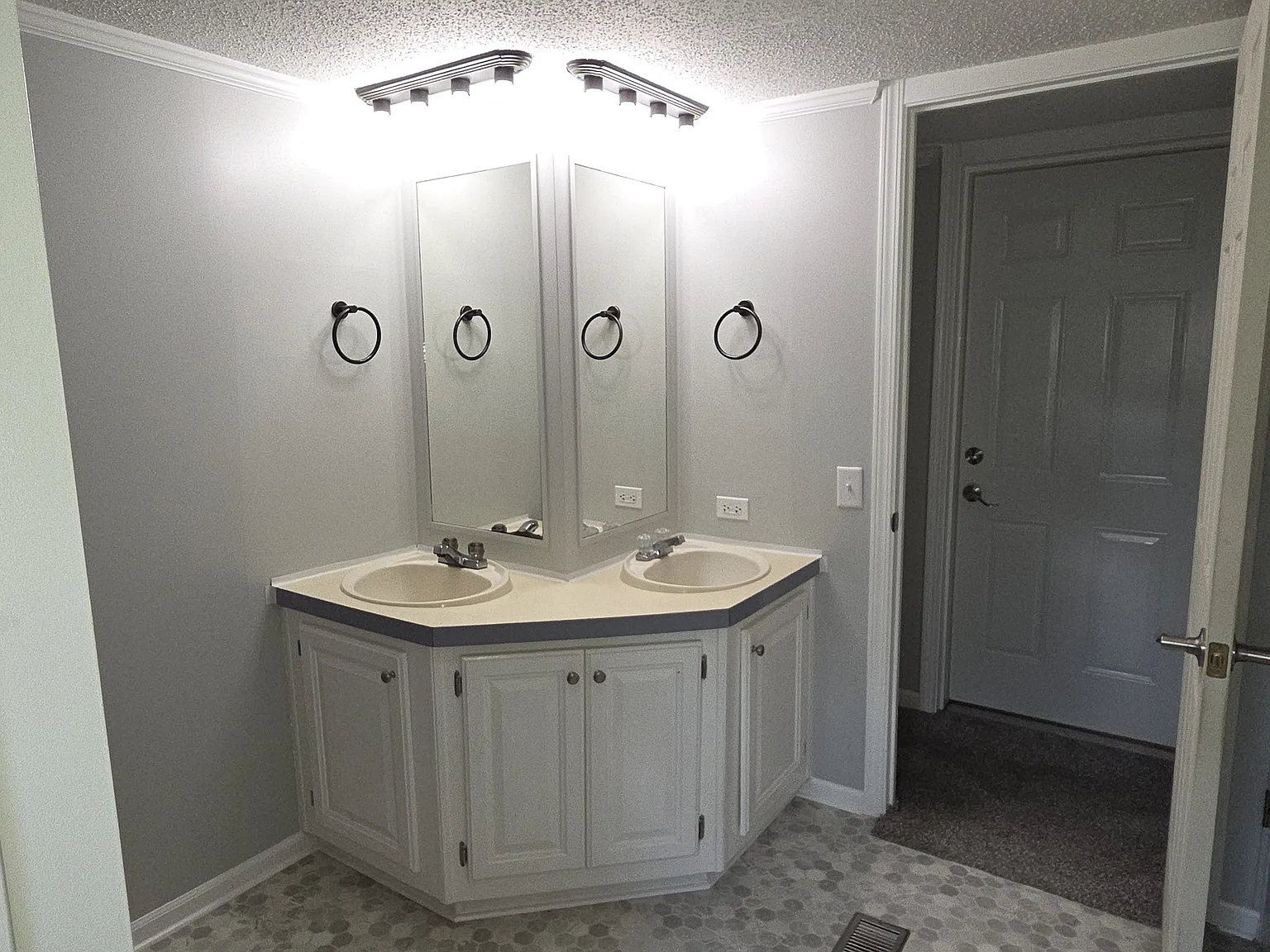 E Excalibur Pl, Cromwell — Photo 4