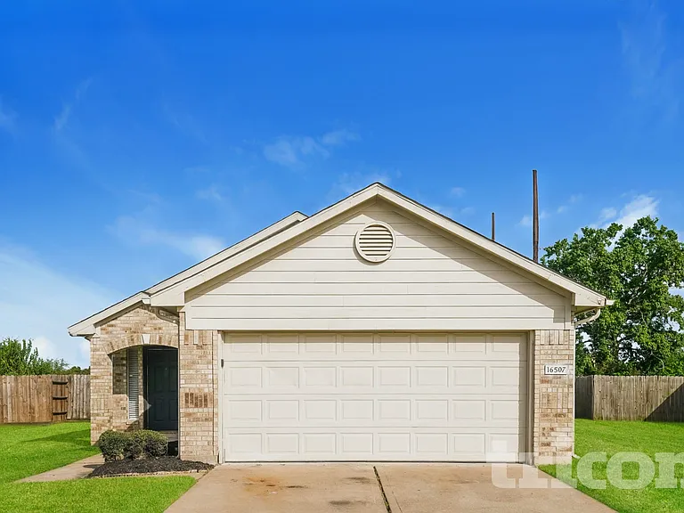 16507 Lazy Ridge Rd — Photo 1