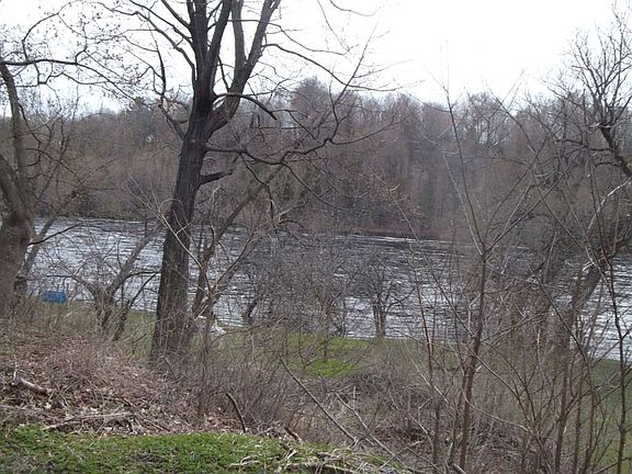 3rd image of 33 River St
