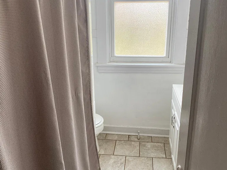 2750 Voelkel Ave — Photo 10