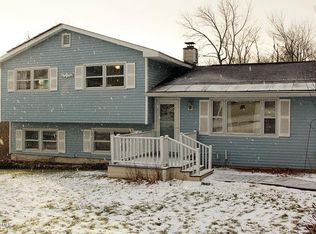 5 David Dr, Peru, MA 01235
