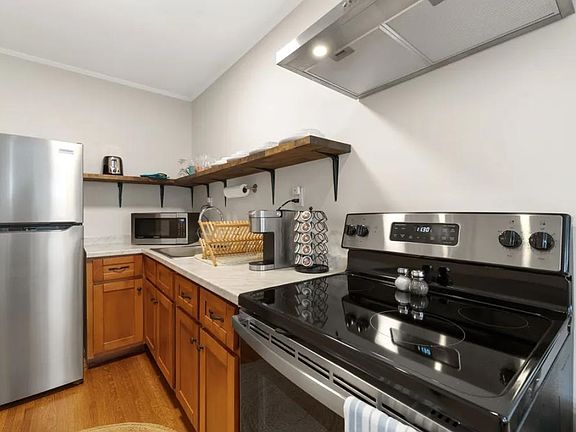 4th image of 3476 Spottswood Ave