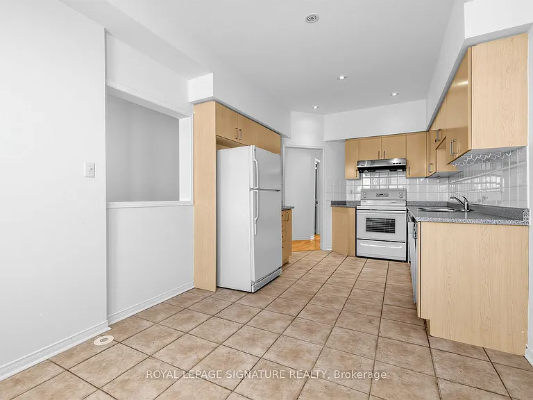 29 Coburg Cres — Photo 2