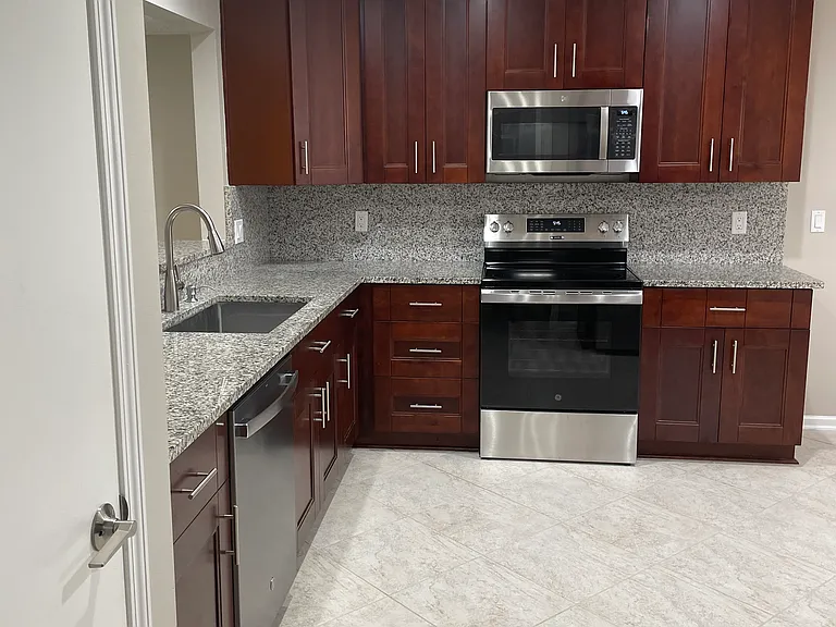 11042 Mill Pond Ct — Photo 5